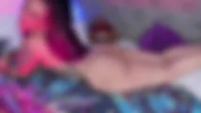 - Liege mit dem gesicht nach unten im bett und klatsche mit meinem hintern -.