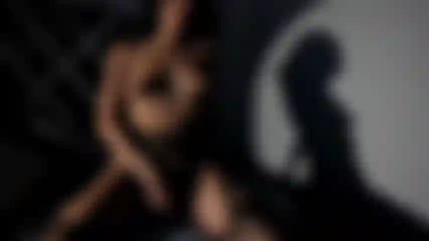 Masturbation im schatten.