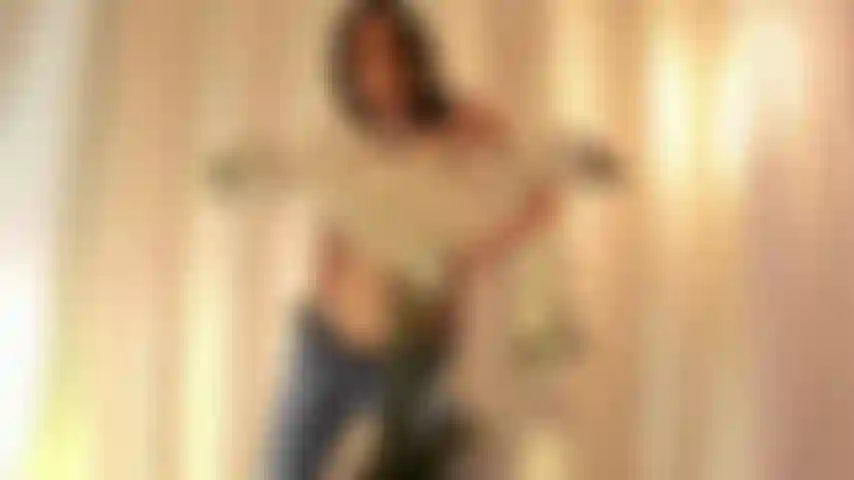 Oben ohne und jeans.