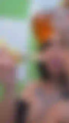 Ich bin eine biene voller honigsüßer freuden.