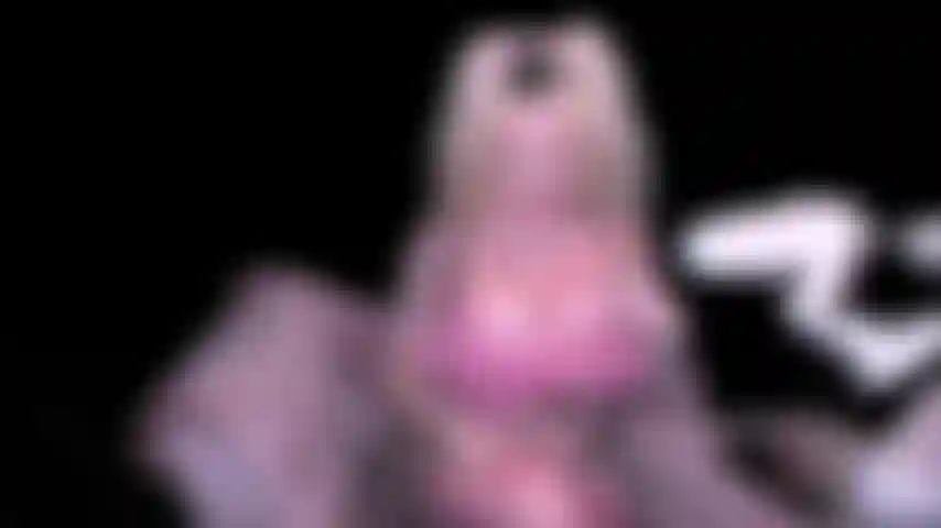 Öle titten, tittenfick, twerke nackt, ficke muschi, trage stokings und ein rosa kleid.