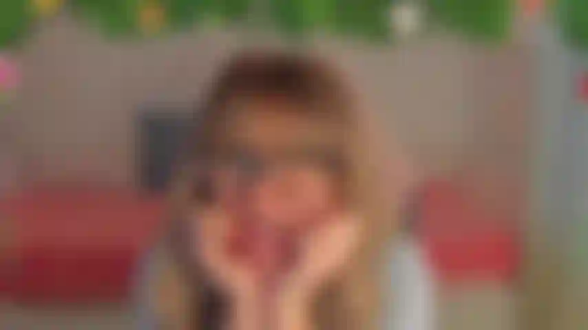 Dein großer schwanz in meinem mund – magst du es lieber, wenn ich ihn mit meiner hand berühre, oder bevorzugst du es, wenn ich ihn mit meinem mund berühre?