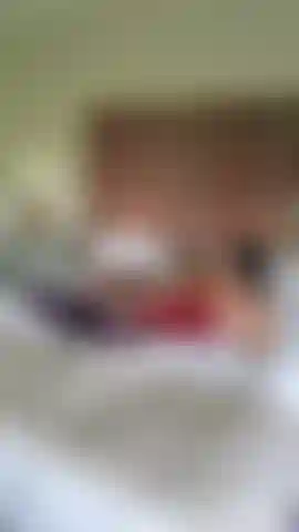 Eine hure in pvc-stiefeln, ein ritt im hotelbett, fingern, dirtytalk, abspritzen!