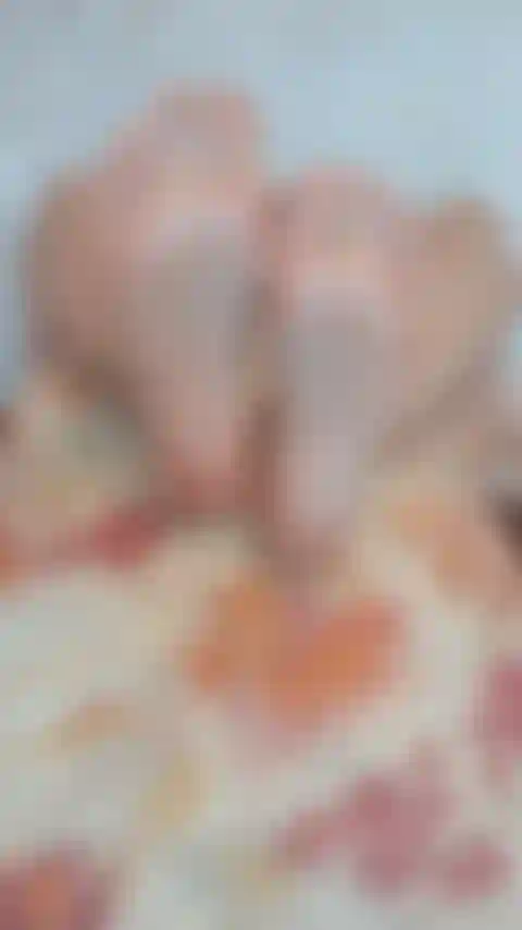 Für fußliebhaber. Bewege geölte finger.