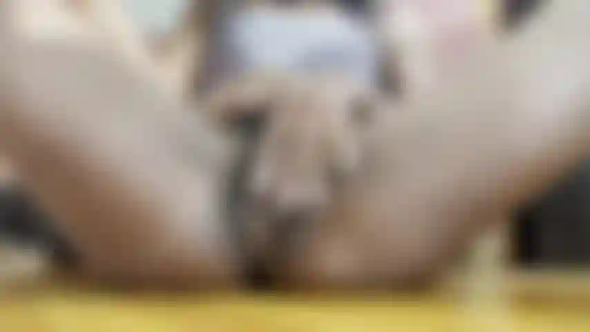 SHAVING MY BUSH WHIE PUSSY LEAKS