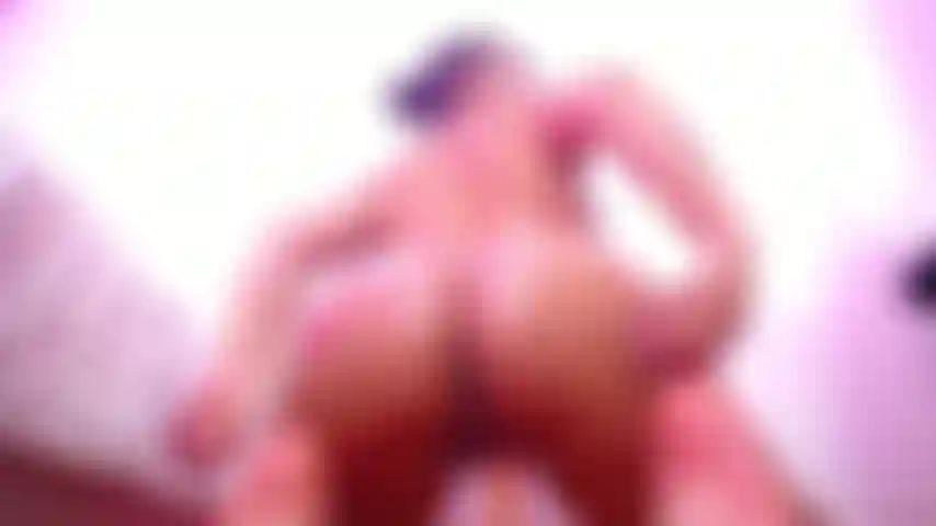 Die über deinen harten schwanz spritzt.