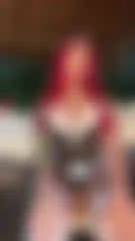 Die dir als dienstmädchen ins gesicht spritzt.