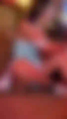 Habe erotische literatur gelesen und war so erregt, dass ich mein lieblingsspielzeug benutzen musste, bis ich einen schönen orgasmus hatte!