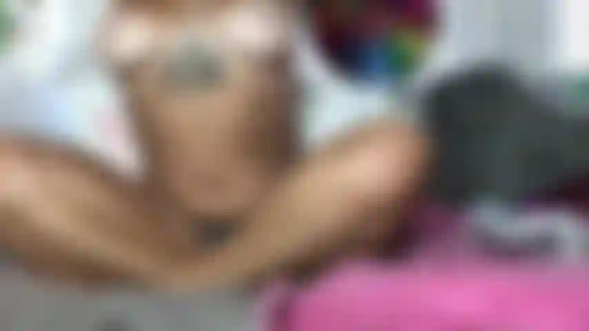 Schau mir zu, wie ich meinen ersten dp ausprobiere, sieht mein hintern mit meinem dildo nicht gut aus?