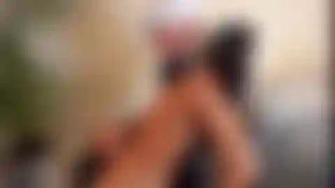 Extremer wichser mit spermaexplosion und ein bisschen spritzen. ( Beide hände arbeiten).