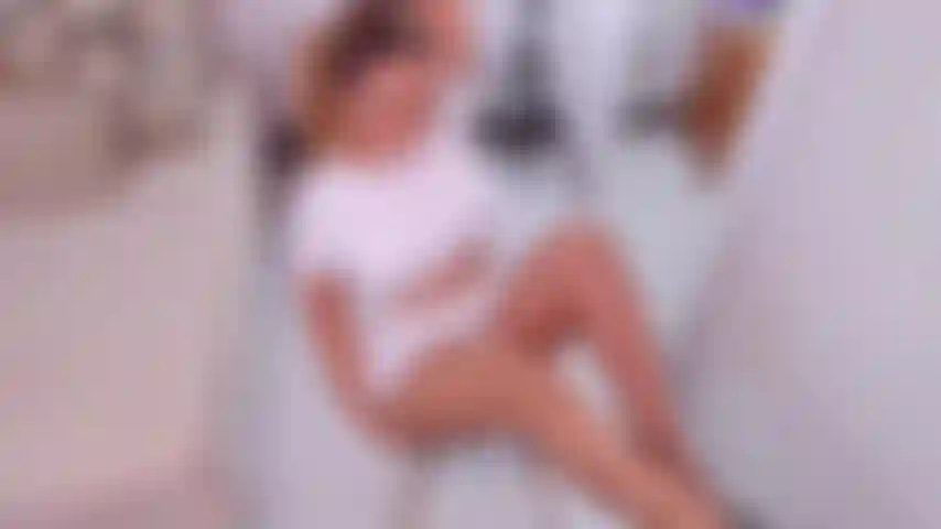 Fingere in meinem sexy weißen kleid.