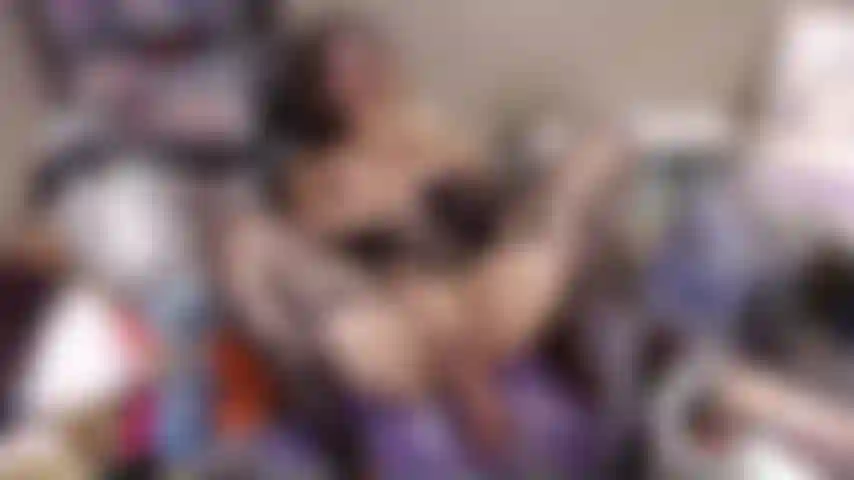 Kontrolliere meine fickmaschine und bringe mich zum spritzen.