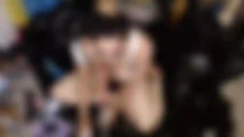 Kontrolliere dieses freche dienstmädchen und lasse mich von hinten eincremen.