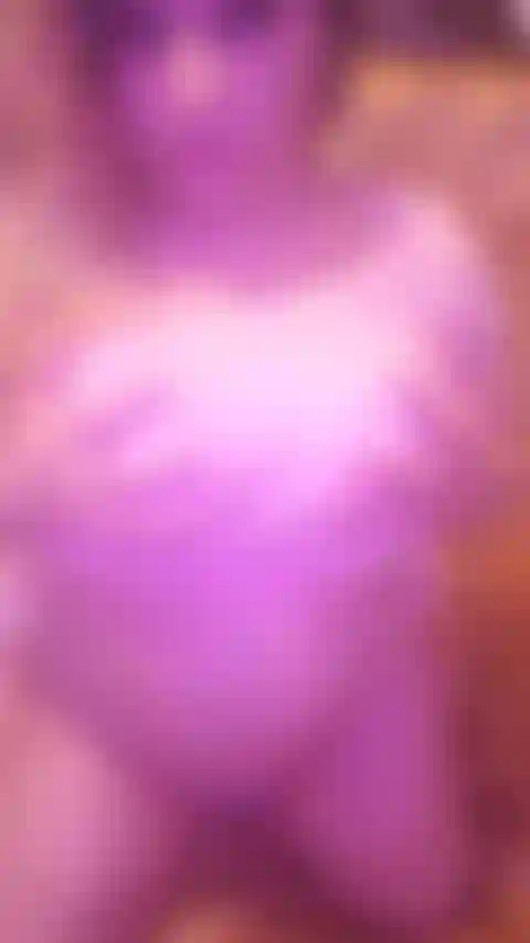 Necke dich, während mein stiefbruder im nebenzimmer ist.