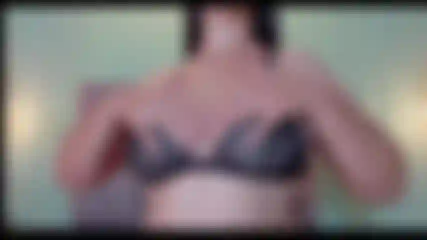 Schöne titten mit öl.