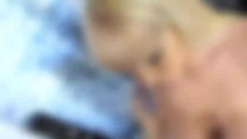 Blase und spritze auf meine großen brüste! Echtes hausgemachtes hardcore-video!