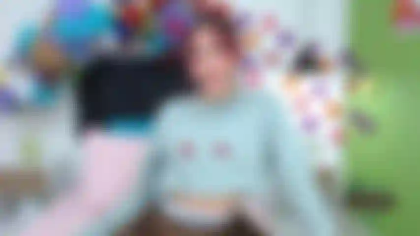 Ich liebe deinen schwanz und du weißt, dass ich es genieße, ihn bis zum boden in meinen mund zu stecken. Hör mir zu, während ich alles schlucke, damit du in meinen mund kommst.