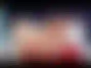 Ficke die muschi mit dem dildo und stecke den arsch in den arsch, spritze mit dem großen dildo hinein.