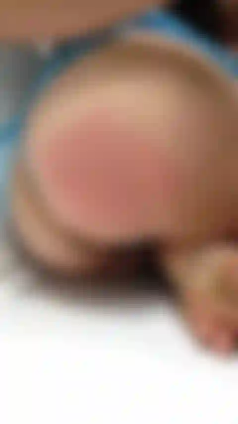 Ich habe meinen arsch mit einem paddel (peitsche) gerötet.