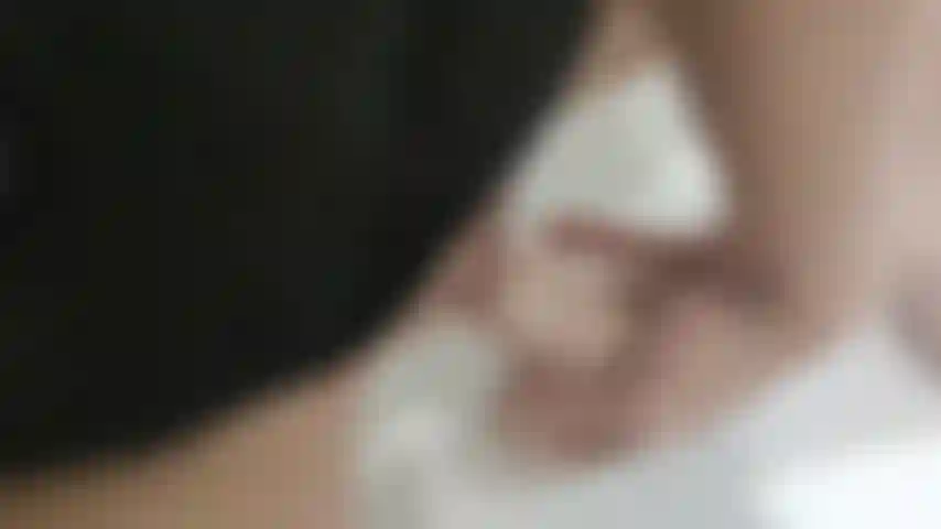 Ich spritze, während ich meine muschi mit einem dildo ficke.