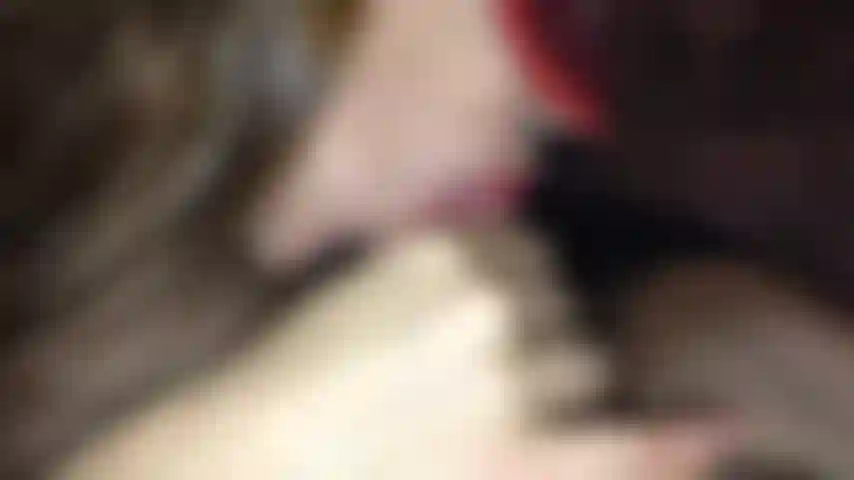 Blowjob/rohr sperma in den mund. Ich sauge ihn gierig und nehme sein sperma über meinen ganzen mund und lasse es überall fließen, zu gut summen. Oral abspritzen.