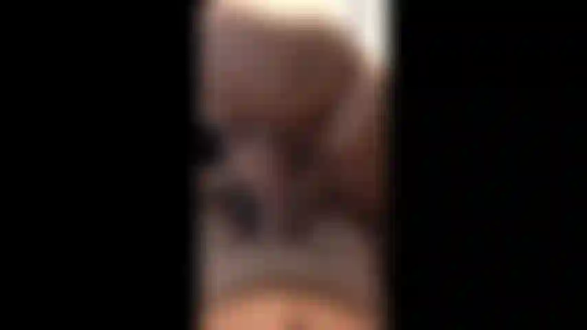 Paarfick und footjob / ich ficke ihn, wichse ihn mit meinen füßen und bringe ihn dazu, auf meine füße zu spritzen. Überall sperma hmmm.