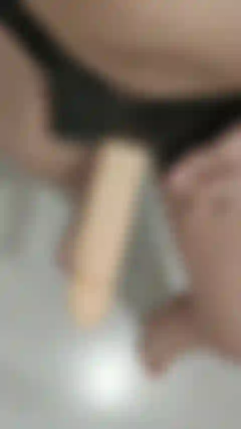 Ein arschfickender, unterwürfiger strapon mit sprachbefehlen.