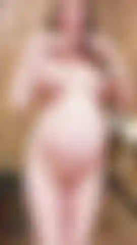 Überfällig schwanger und komme unter der dusche.