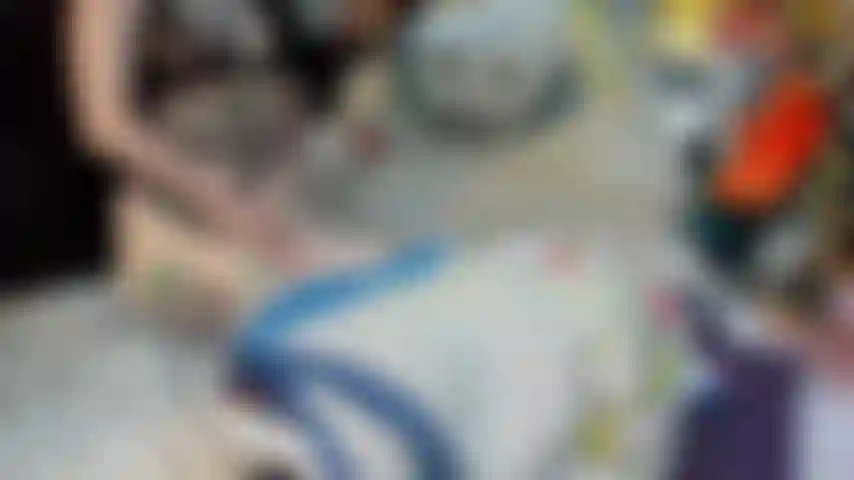 Eine hexe schwängert einen mann.