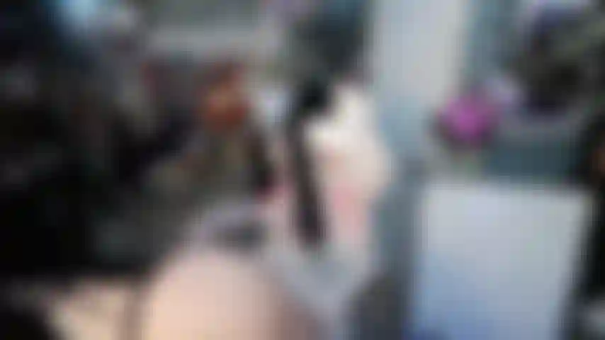 Die herrin pflegt dich und gibt dir ein wenig cbt.