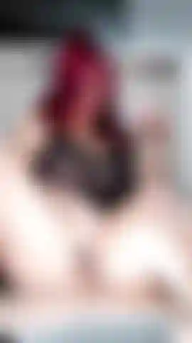 Masturbiere mit dildo und spermashow.