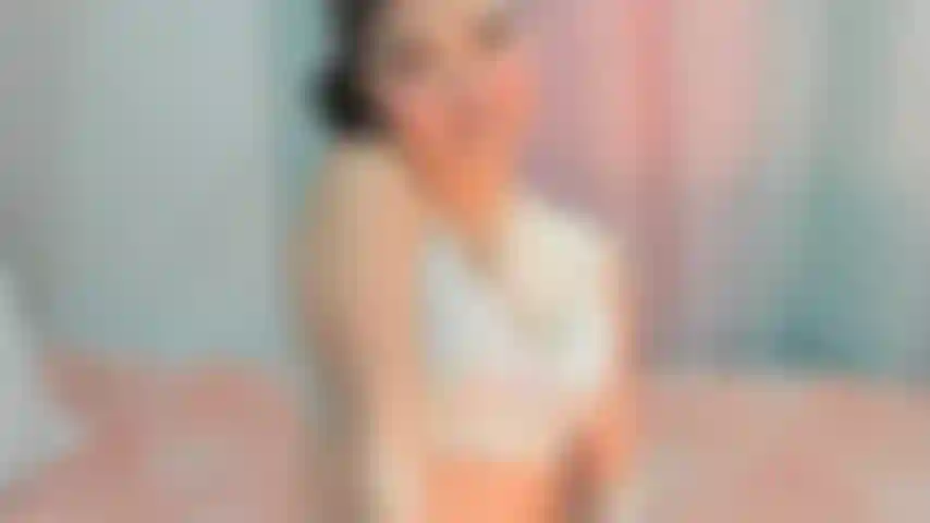 Komm und genieße meine zärtlichkeit und meinen schalk.