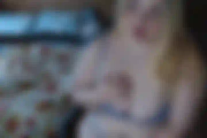 Die aufstößt, während ich dich mit gesichtsbesamung wichse.