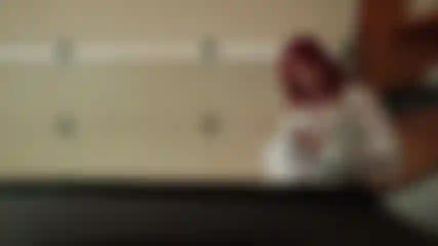 Unter der haube neckt und spritzt.