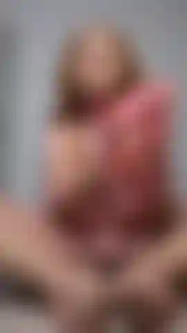 Watch me get my feet all messy with paint  close up on my big feet and toes, wrinkling toes, curved arches and fully naked