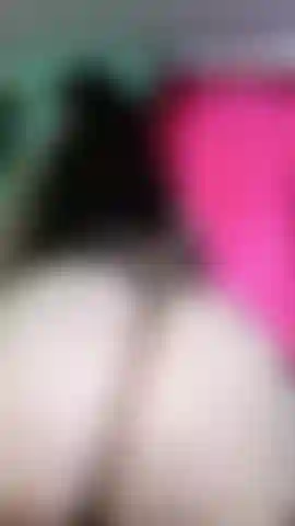Pawg latina twerkt und fickt ihre muschi.
