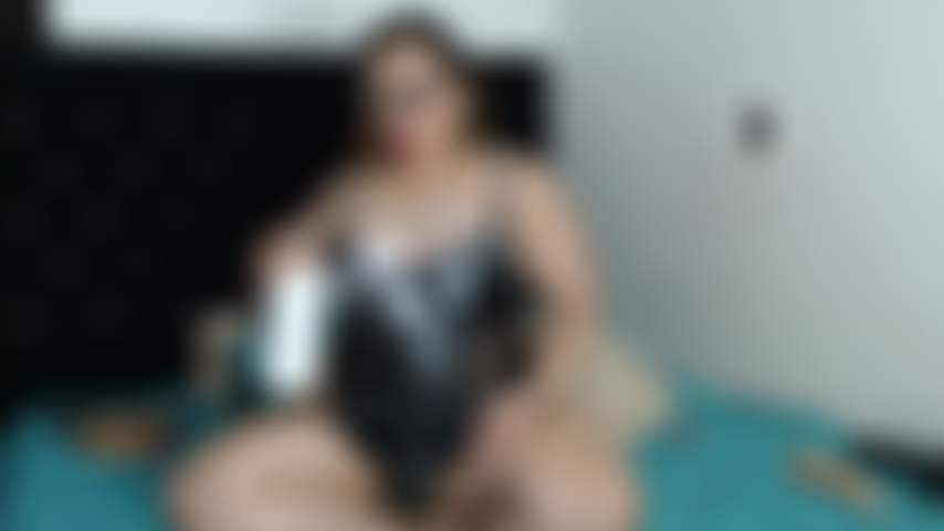 Latex und titten auf meinen titten.