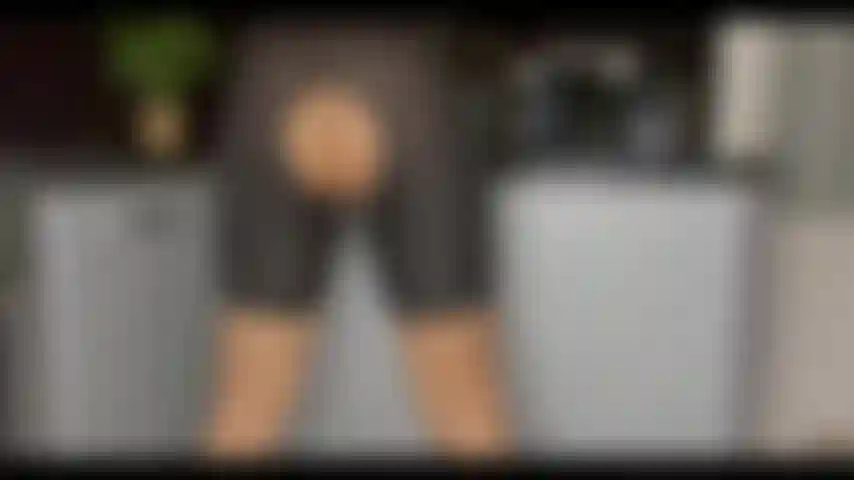 Sieh zu, wie mein twerking meine beute-shorts aufreißt und meinen arsch und meine muschi freilegt.