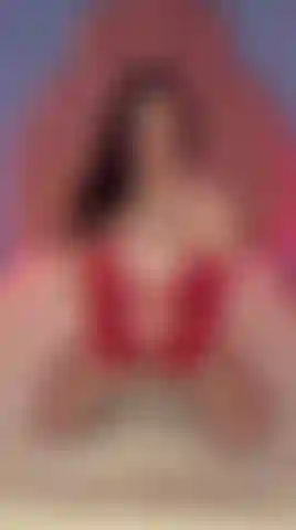 Hey, hübscher! 🔥 Komm und schau mir heute abend in meiner privaten show zu... Ich werde dich mit meinen kurven und meinen heißesten geheimnissen vor lust zittern lassen. Traust du dich mitzumachen? 💋