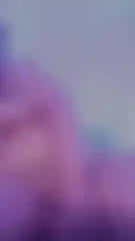 Reite im cowgirl-stil und meine großen titten hüpfen und wippen.