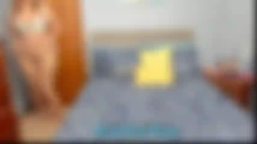 Strumpfhosenbeine und -füße pov mit blowjob – ich mache eine pov-tour durch beine und füße in hellbraunen strumpfhosen und blase dann aus der nähe.