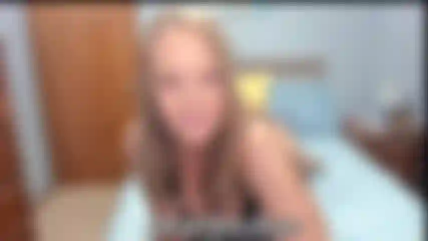 Milroleplay-tittyplay – ein kleines schwiegermutter-rollenspiel, bei dem ich mit meinen titten zeige und davon rede, wie du sie zwischen deinen titten fickst.