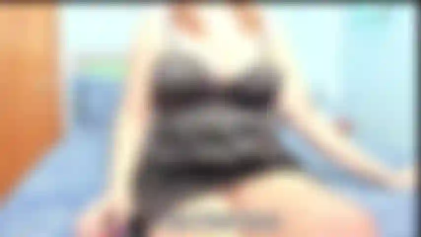 Pov-ansichten mit verschwitzten füßen und stinkendem arsch – kurzer clip, in dem ich meine füße zeige und dir sage, dass sie vom tragen meiner stiefel stinken, und ich sage dir, du sollst an ihnen und meinem dicken arsch schnuppern. Pov-ansichten.