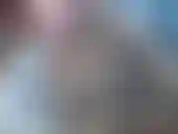 Gekleidet in einem sexy, engen kleid mit leopardenmuster und hellbraunen strümpfen mit hellbraunen absätzen. Ich necke dich mit meinem arsch, der in mehreren posen unter dem modell hervorschaut, während ich lust darauf habe, auf meinen arsch zu kommen.