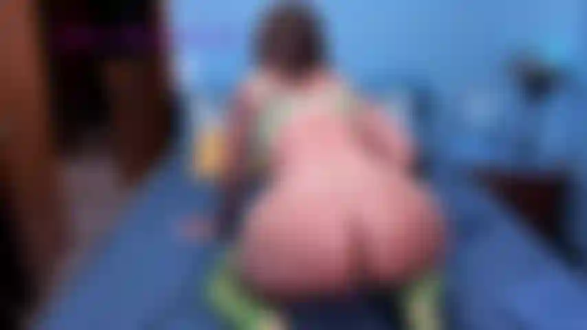 Vibeonclitglassdildoinass - ich benutze einen vibe an meiner muschi und einen glasdildo in meinem arsch.