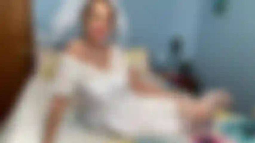 An halloween wie eine braut verkleidet. Viele rollenspiele als versaute braut, die ihren ehemann an ihrem hochzeitstag betrügt. Dirty talk, joi, finger- & spielzeugspiele.