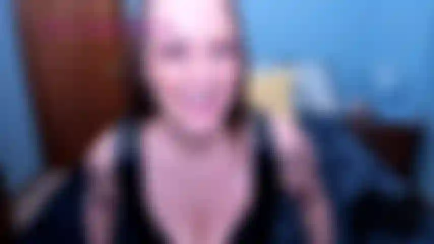 Sperma auf faltensohlen, joi-barfuß-tease- und pov-aufnahmen von mir, wie ich meine nackten füße hochhalte und dir sage, dass du auf meine nackten, faltigen sohlen spritzen sollst.