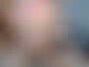 Sieh zu, wie ich dich mit meinen baumelnden absätzen und bestrumpften füßen in verschiedenen posen necke. Gekleidet in ein sexy kleid, dann ziehe ich mich aus und trage nur strümpfe und absätze. Pov-ansichten.