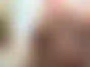 Liebhaberin von barfußfetisch. Ich reibe meine füße mit öl ein und lege sie dir ins gesicht und ermutige dich, auf sie zu spritzen.