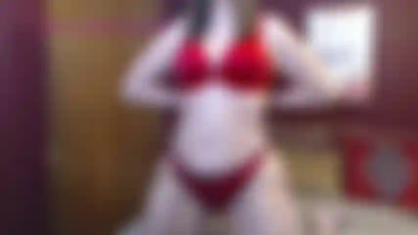 Ein nacktes milf-spielzeug, das auf dem arsch reitet.